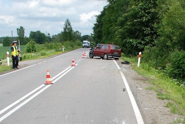 Śmiertelny wypadek na drodze wojewódzkiej nr 211 niedaleko miejscowości Rokity (gm. Czarna Dąbrówka). 67-letni kierowca fiata stracił panowanie nad autem na zakręcie, wjechał do rowu i dachował. Do szpitala trafił kierowca, jak i 64-letni pasażer. Niestety, pasażer zmarł w wyniku poniesionych obrażeń. (ang)Zobacz także: Wypadek na krajowej szóstce
