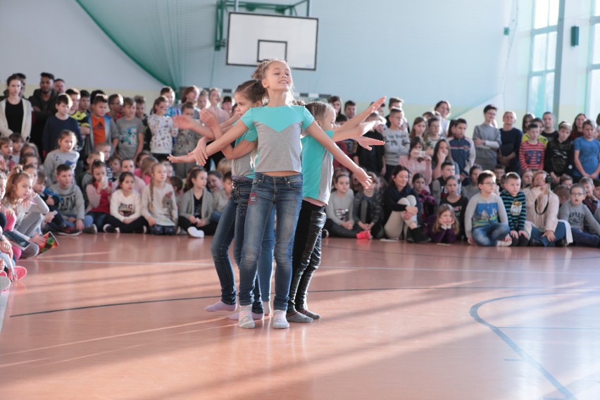 Karawana Kultury w szkole w Wolinie. Rozmaite imprezy łączą uczestników już prawie 14 lat