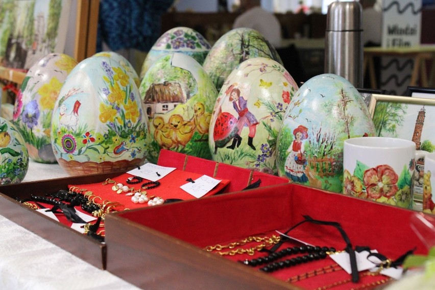 Wielkanocne przysmaki, ozdoby, palmy i pisanki - CK 105 zaprasza na Kiermasz Wielkanocny do holu kina Kryterium w Koszalinie
