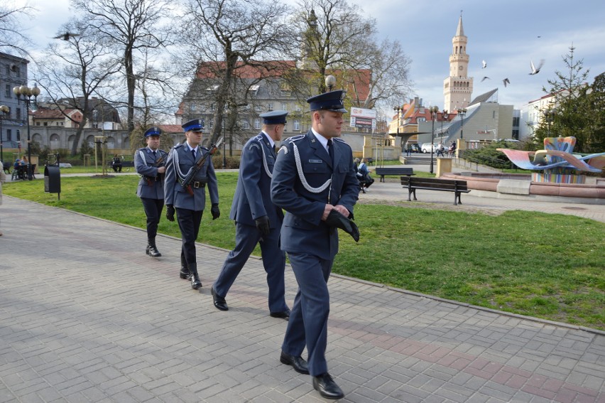 Ósma rocznica katastrofy smoleńskiej w Opolu. Obchody na pl....