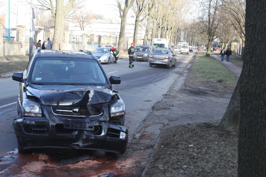 Wypadek na Milionowej w Łodzi. Ranny mężczyzna [ZDJĘCIA+FILM]