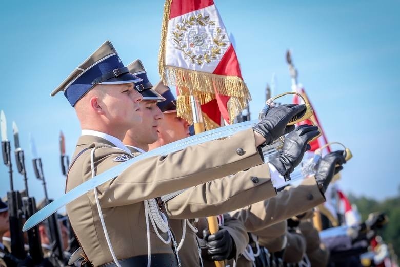 Żołnierze na ćwiczeniach przed defiladą wojskową w...