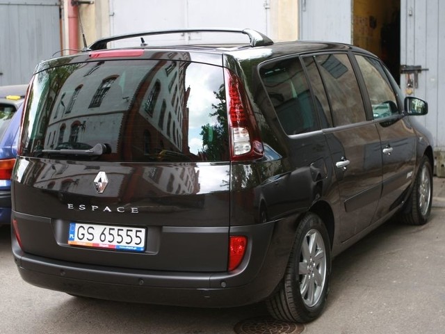 Renault espace za 119.999 złotych już ma typową dla samochodów ratuszowych rejestrację. Ma służyć urzędnikom do dłuższych eskapad. Także prezydent będzie czasami nim podróżował.