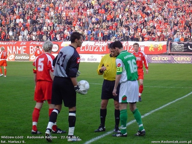 Ostatni mecz Radomiaka z Widzewem odbył się na stadionie w Łodzi. Z prawej Zbigniew Wachowicz, kapitan Radomiaka.
