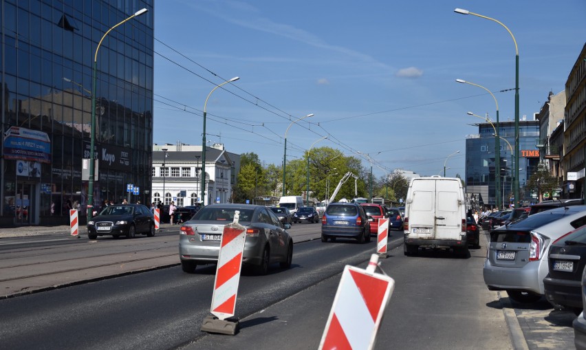 Remont ulicy 3 Maja w Sosnowcu trwa, ale na początku maja...