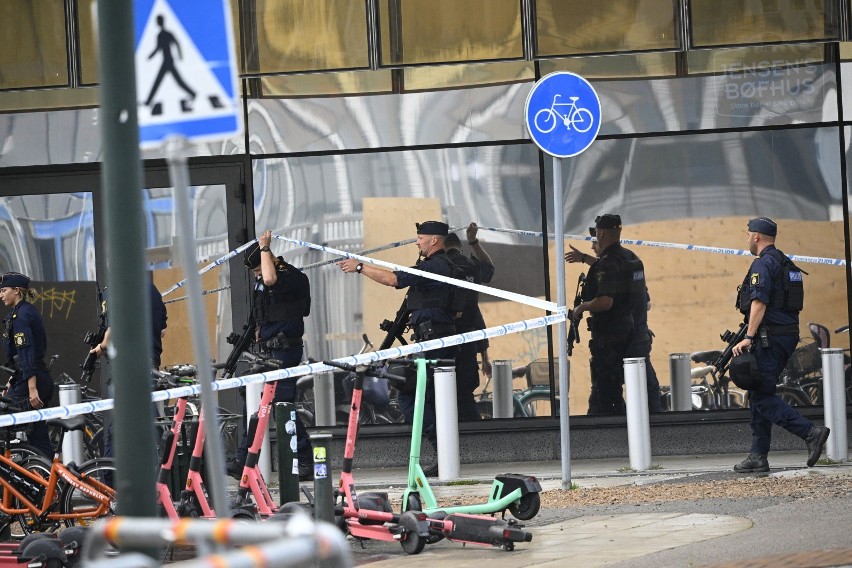 Na terenie centrum handlowego w Malmö wybuchła strzelanina