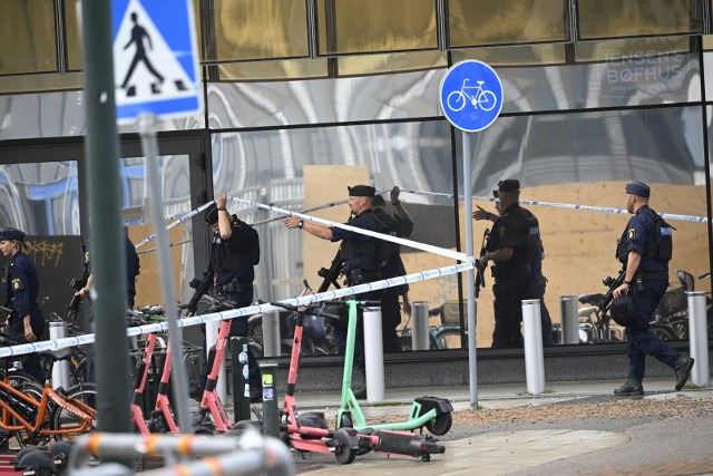 Na terenie centrum handlowego w Malmö wybuchła strzelanina
