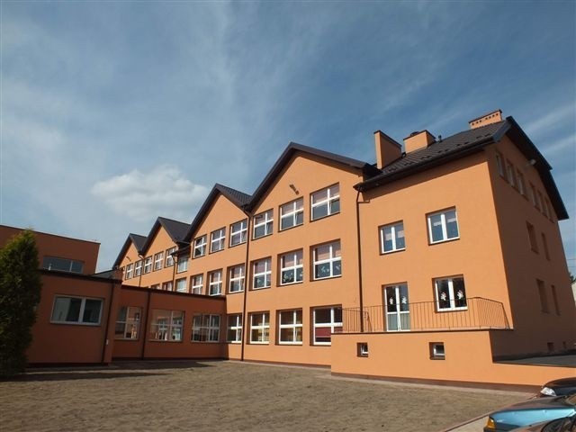 Oddanie do użytku rozbudowanej szkoły w Szerzawach.
