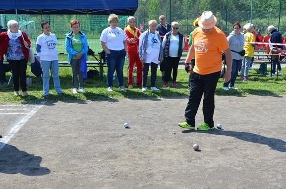 Kęty. Sukces Uniwersytetu Trzeciego Wieku w międzynarodowej olimpiadzie sportowej. Wśród ekip z Małopolski Kęty były najlepsze [ZDJĘCIA]