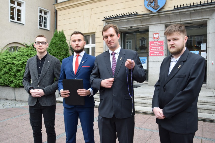 Działacze Młodzieży Wszechpolskiej zapowiadają, że będą się...
