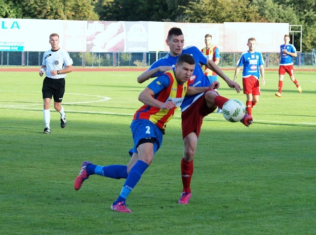 Wda pokonała Jarotę 1:0, a zwycięskiego gola strzelił Dawid Retlewski (niebieska koszulka).