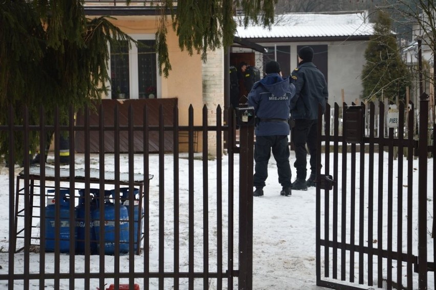 Wybuch pieca w domu w Ostrowcu. Strażacy ustalają przyczynę