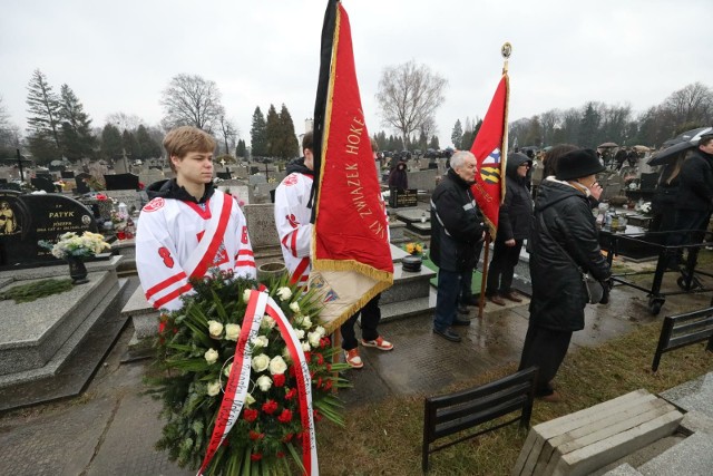 Słynny hokeista Zagłębia i reprezentacji Polski, Henryk Pytel spoczął na cmentarzu w Sosnowcu.Zobacz kolejne zdjęcia. Przesuwaj zdjęcia w prawo - naciśnij strzałkę lub przycisk NASTĘPNE