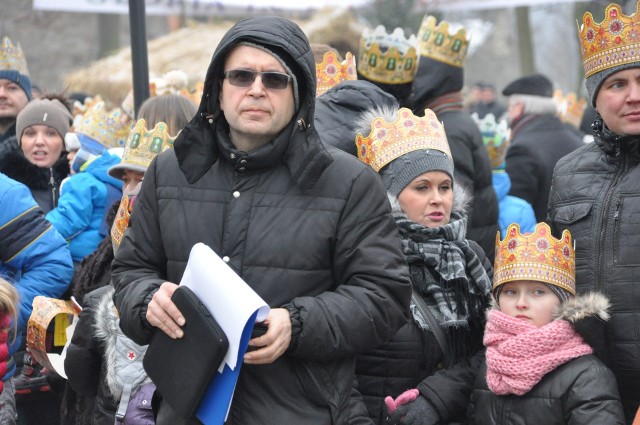 Ksiądz Andrzej Kania podczas Szydłowieckiego Orszaku Trzech Króli.