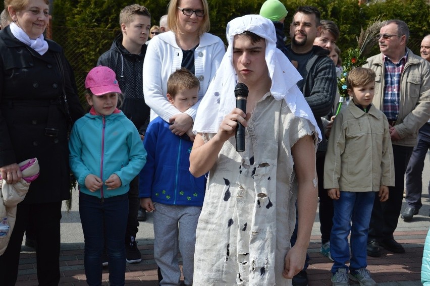 Niedziela Palmowa w Rudniku nad Sanem. Przez osła nie było wjazdu do Jerozolimy