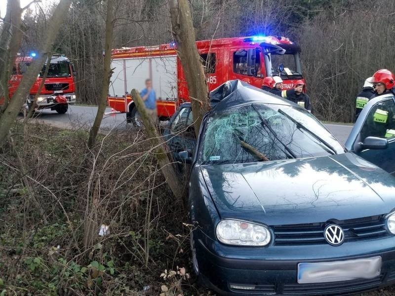 Olszanka. Kobieta kierująca volkswagenem cudem ocalała z wypadku