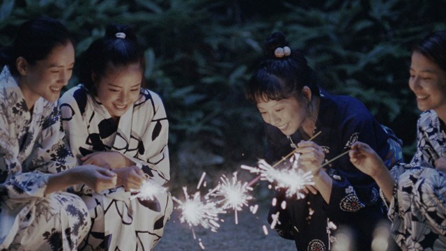 Kadr pochodzi z filmu &quot;Nasza młodsza siostra&quot; (reż. Hirokazu Koreeda), kt&oacute;ry zostanie wyświetlony w pierwszym cyklu Letniego Taniego Kinobrania w Kinie Pod Baranami.