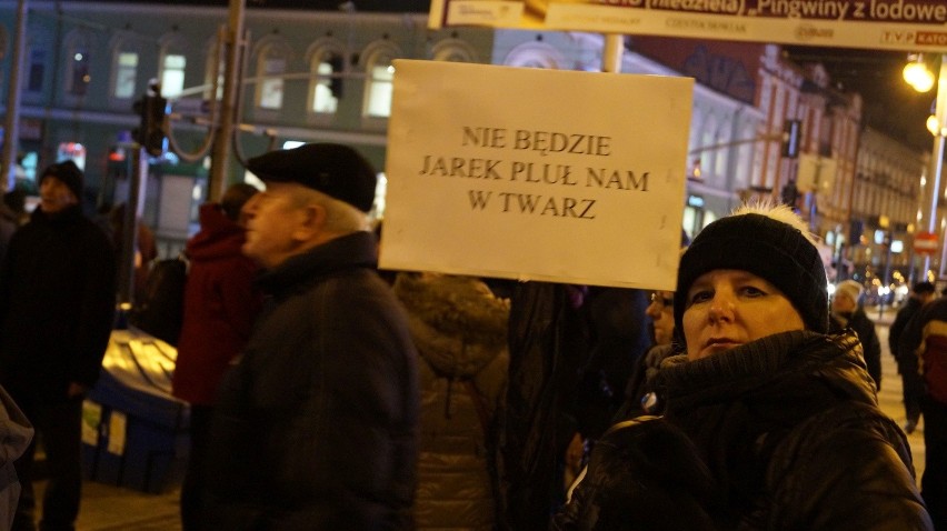 Demonstracja KOD w Częstochowie. "Demokracjo spoczywaj w...