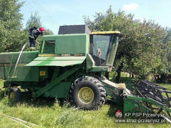 W poniedziałek paliły się też dwa kombajny. Do obu doszło...