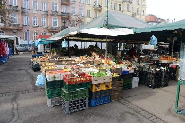 Ceny owoców znacząco wzrosły. Zobacz, ile kosztują owoce na rynkach w Poznaniu.PRZEJDŹ DALEJ >>>