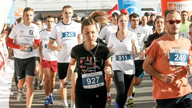 - W listopadowym biegu niepodległości w Rzeszowie wzięło udział ponad 1000 osób. To rekordowa liczba, a mimo to nikt nie zasłabł i nie skarżył się na problemy ze zdrowiem - mówi Piotr Kowal.