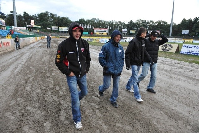 Tomasz Jędrzejak, Piotr Świst, Piotr Protasiewicz i Grzegorz Walasek nie przewidzieli, że na następną okazję, by powalczyć o Złoty Kask przyjdzie im poczekać ponad pół roku. To się nazywa poślizg...