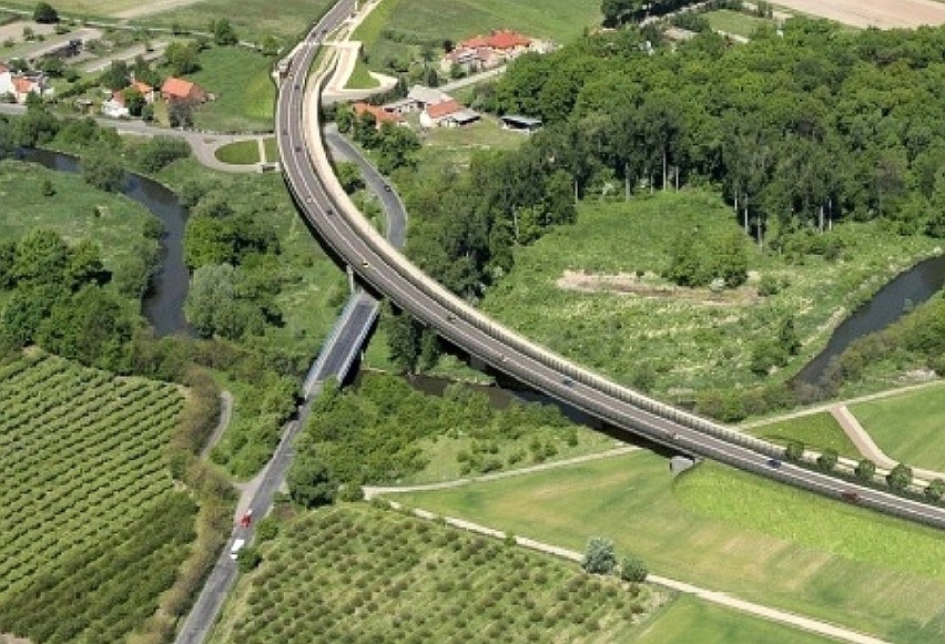 Wizualizacja obwodnicy Leśnicy w rejonie mostu na Bystrzycy