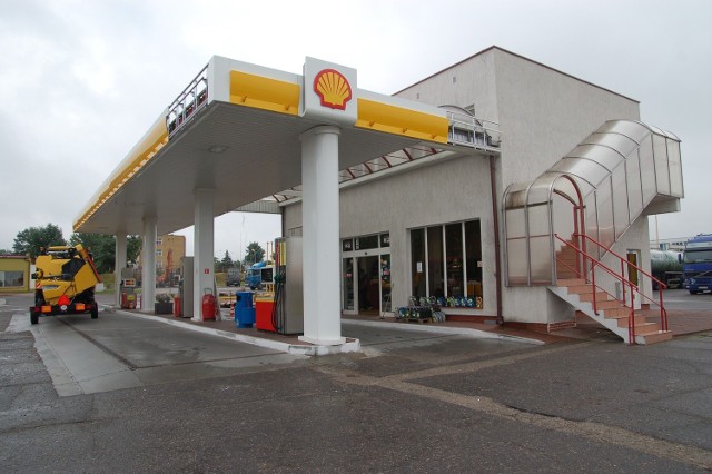 Stacja Shell na rogu ulic Pilskiej i Waryńskiego.