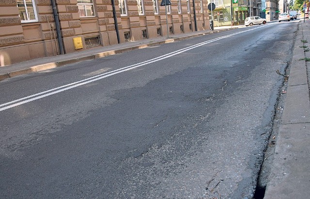 Kraszewskiego nie przejdzie wielkiego remontu, który zaplanował burmistrz, bo nie zgodziła się na to większość radnych. Twierdzą, że są za remontem, ale nie w tej skali 