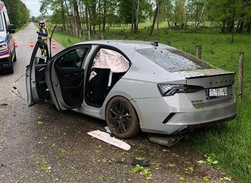 Wypadek skody octavii na drodze Kozłowice - Jamy. Samochód...