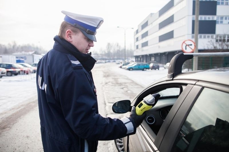 Przy użyciu promilera albo alcoblow można szybko sprawdzić...