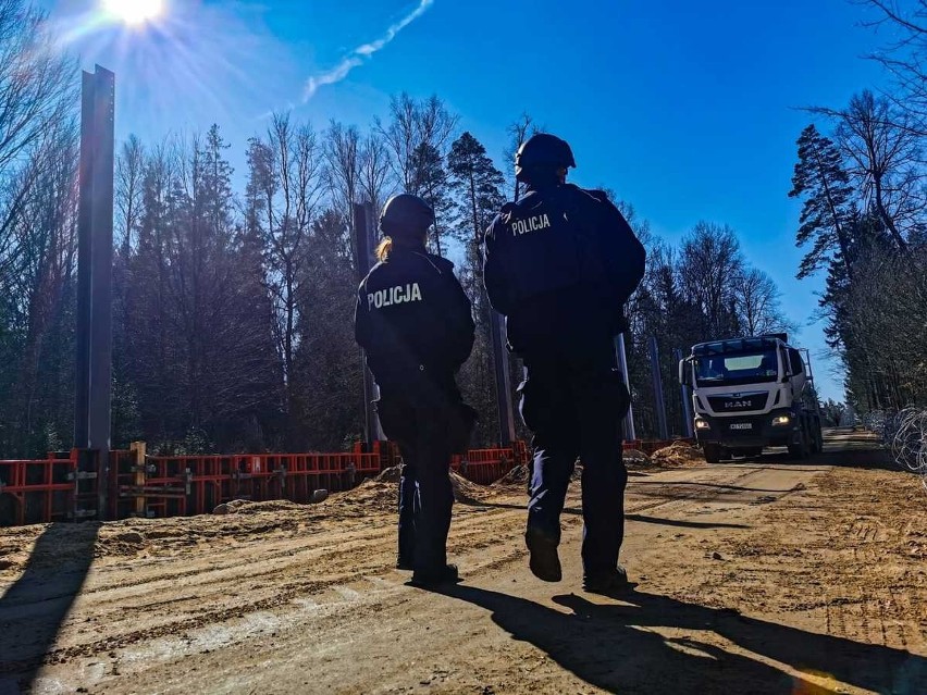 Policjanci wciąż pilnują bezpieczeństwa na granicy. Zobacz zdjęcia