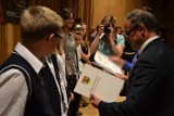 Prezydent Suwałk rozdał stypendia (zdjęcia)