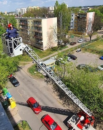 Oszust wyłudził 93 tys. zł. Strażacy pomogli policji schwytać 36-latka