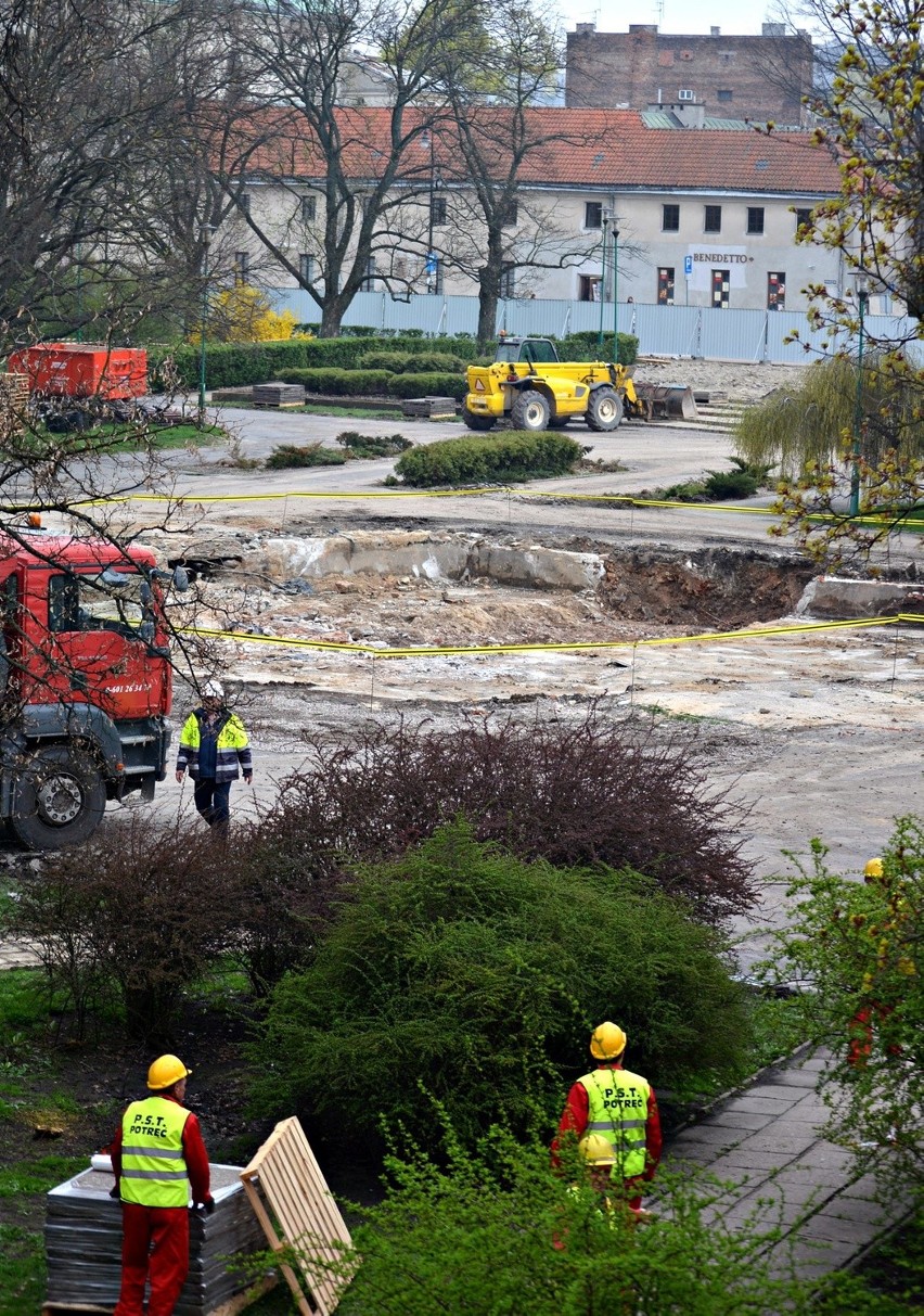 Ekspresowa rozbiórka placu Litewskiego [ZDJĘCIA]