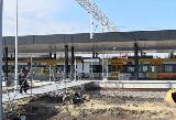 Oświęcim. Przebudowa stacji PKP wkroczyła w ostatni etap. Kontynuowana jest budowa przejścia podziemnego i peronu nr 2. Zobaczcie ZDJĘCIA