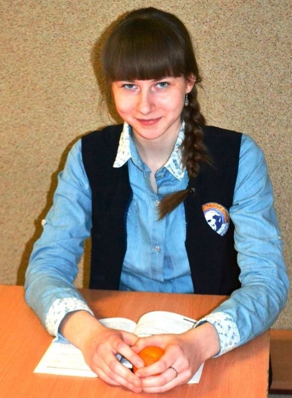 Katarzyna Powierża ma 16 lat, jest uczennicą trzeciej klasy Publicznego Katolickiego Gimnazjum w Tarnobrzegu. Jej pasją jest aktorstwo oraz pomaganie innym. Lubi pisać wiersze i marzyć o przyszłości. Została tegoroczną laureatką tarnobrzeskiego konkursu "Ośmiu Wspaniałych&#8221;.