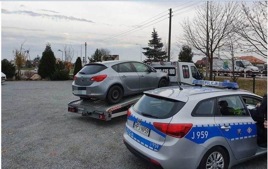 Zderzenie dwóch samochodow w Zawadzie. Opel astra wjechał w tył volkswagena jetty