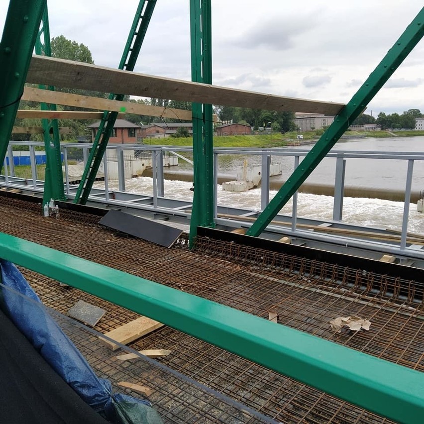 Betonowanie płyty mostu im. Ireny Sendlerowej w Opolu