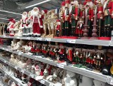 Boże Narodzenie w listopadzie – półki sklepowe uginają się od świątecznych ozdób. Komercjalizacja świąt czy ucieczka od szarugi?