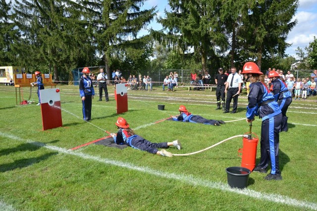 Wysoką klasę wyszkolenia pokazały na zawodach młodzieżowe drużyny strażackie