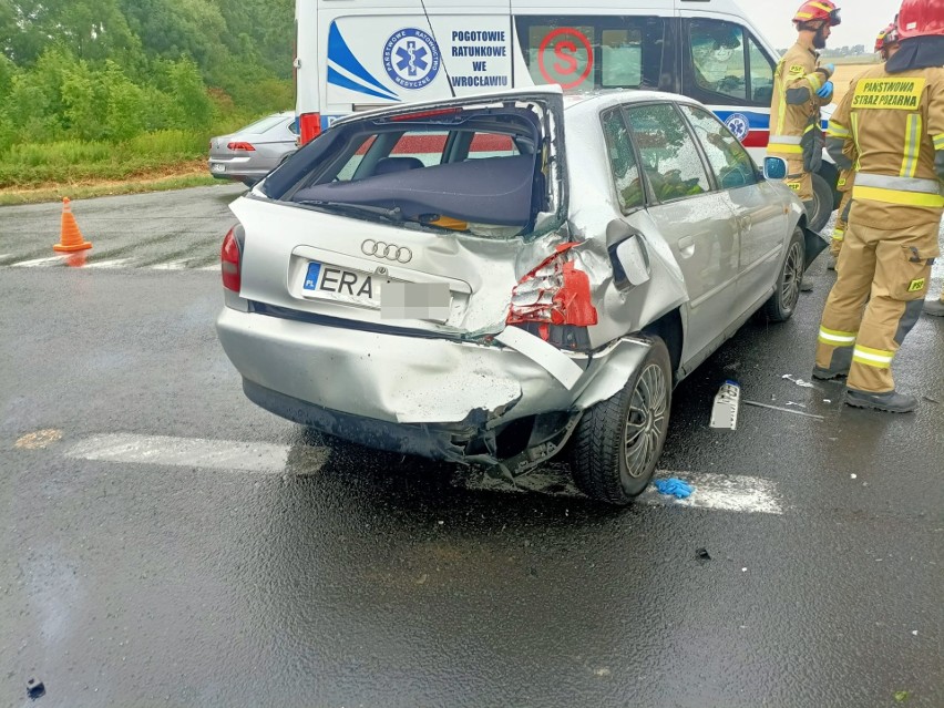 Kierowca ciężarowego mercedesa nie zachował ostrożności i...