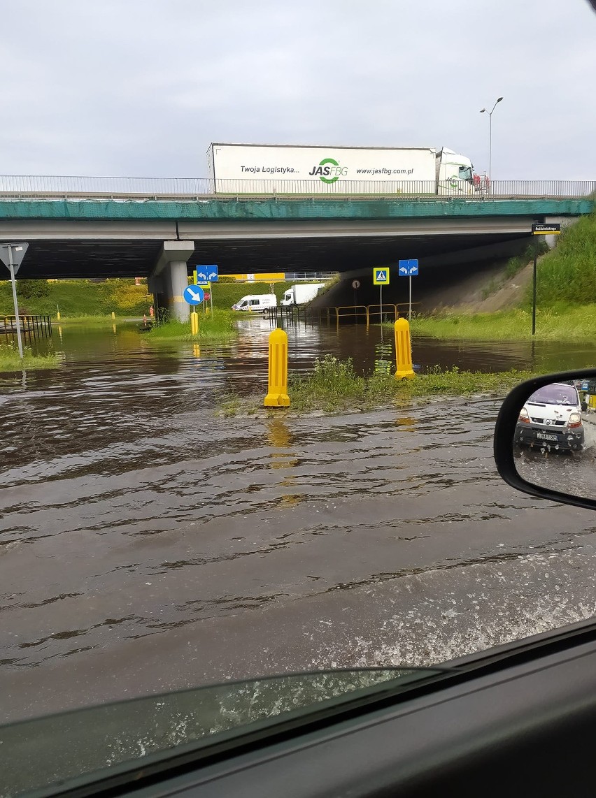 W Katowicach został zalany przejazd