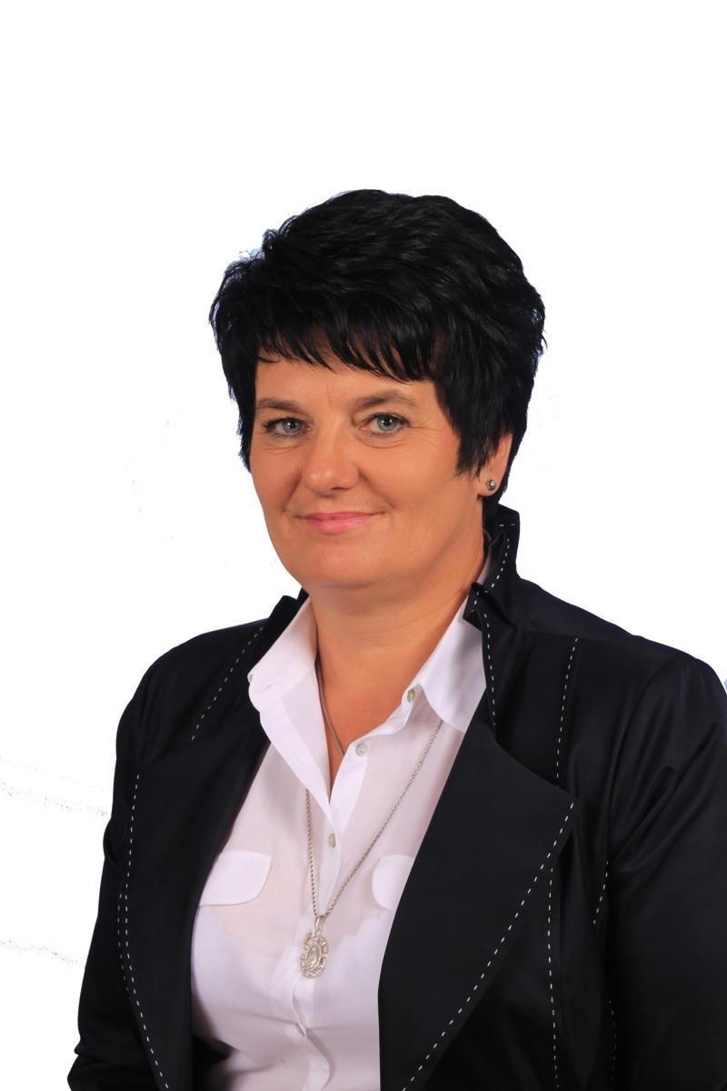 Bożena Pogorzelska, 55 lat. Startuje z KWW BMN 2018 z okręgu...