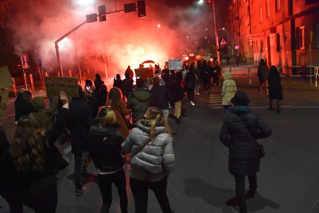 W manifestacjach biorą udział także uczniowie