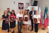 Nadanie stanowisk dyrektorskich i awanse wśród nauczycieli w gminie Chynów. Zobacz zdjęcia