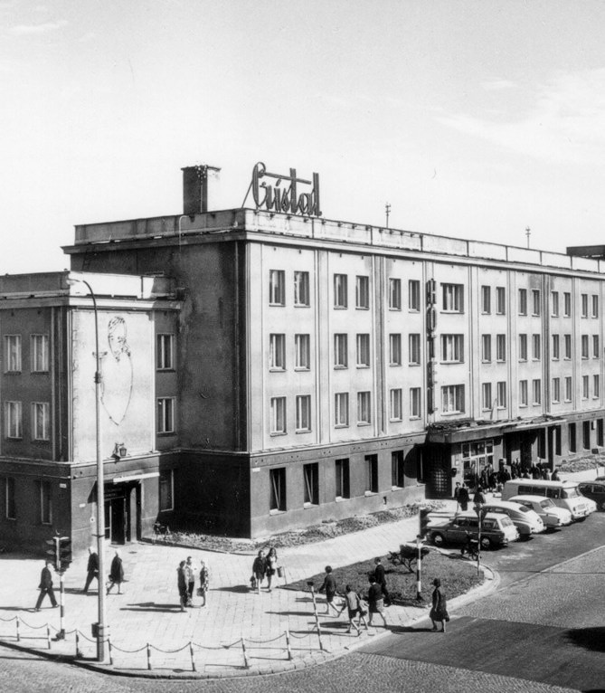 Dama Kameliowa pojawiła się na ścianie budynku około 1960...