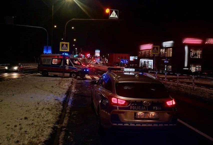 Policja podaje szczegóły dotyczące potrącenia na pasach w Żorach. Poszkodowana trafiła do szpitala