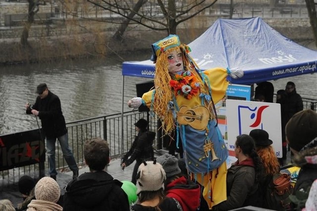 Jak na pierwszy dzień wiosny przystało, nad Młynówkę zawitała marzanna, ale też wyjątkowa, bo wykonana w klimacie festiwalu, m.in. z gitarą i nutkami.