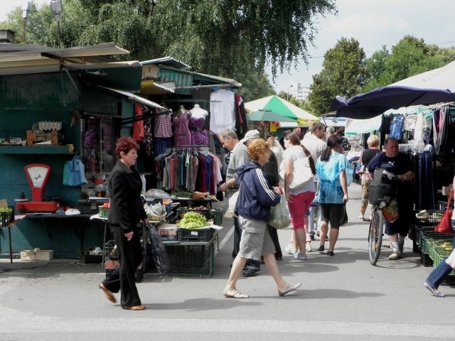 Do końca sierpnia budki handlowe mają zniknąć z targu w Inowrocławiu. Od przyszłego miesiąca na placu przy ul. Plebanka pojawią się namioty.